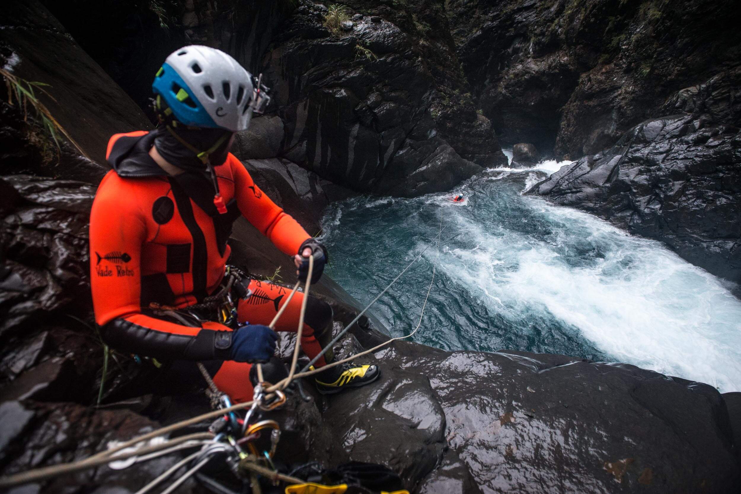 Time was ticking. Andrew manages the line as Akira attempts to reach the edge of the crux pool.